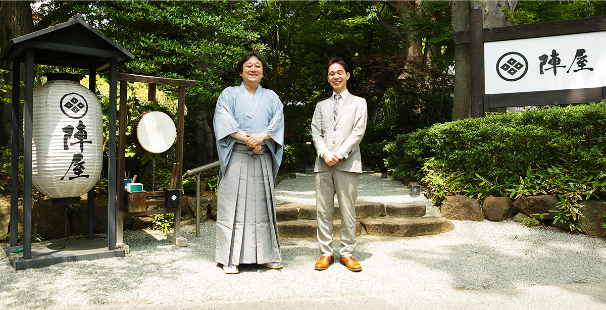 鶴巻温泉 元湯 陣屋様にて 第四代当主 宮崎富夫氏とディーアイエスソリューション株式会社 菅野明武氏のお写真