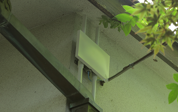 陣屋様の屋外にて:「Cisco Meraki」のアクセスポイントが設置されているお写真(2)